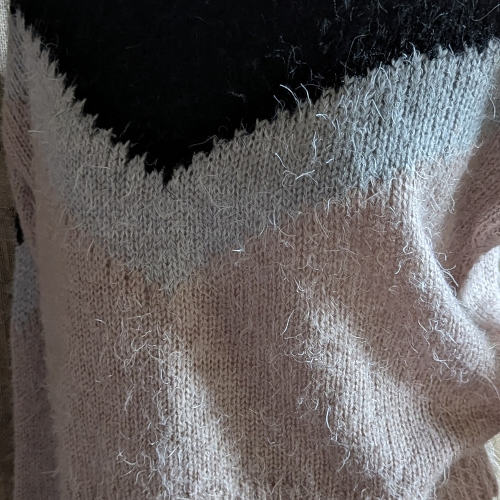 LUSH | Color Block Sweater - Picture 7 of 8